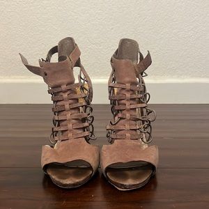 Size 7M Vince camuto smoke taupe